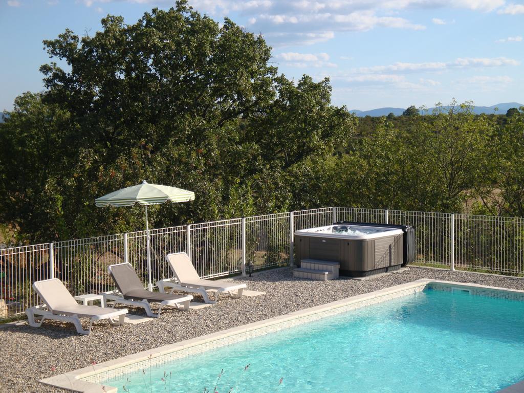 Les Villas De Perret Joyeuse Ruang foto