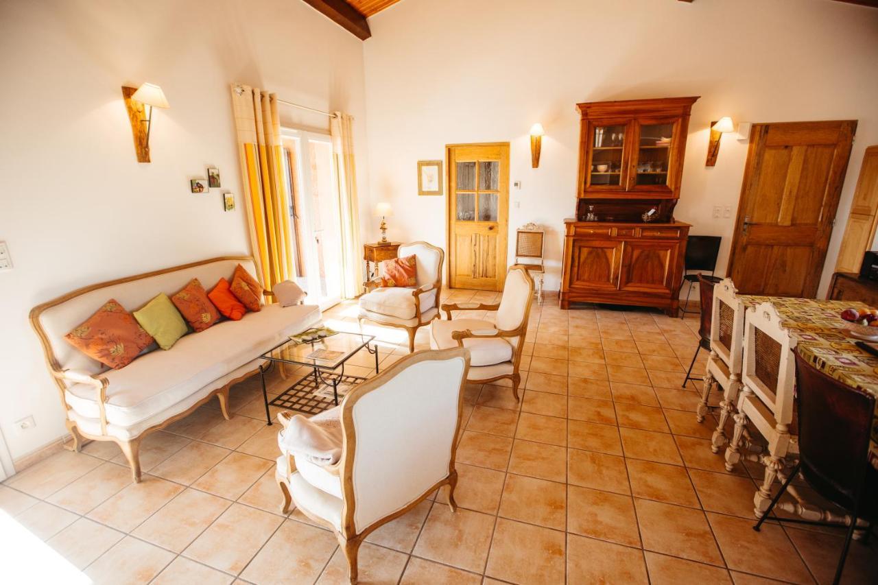 Les Villas De Perret Joyeuse Bagian luar foto
