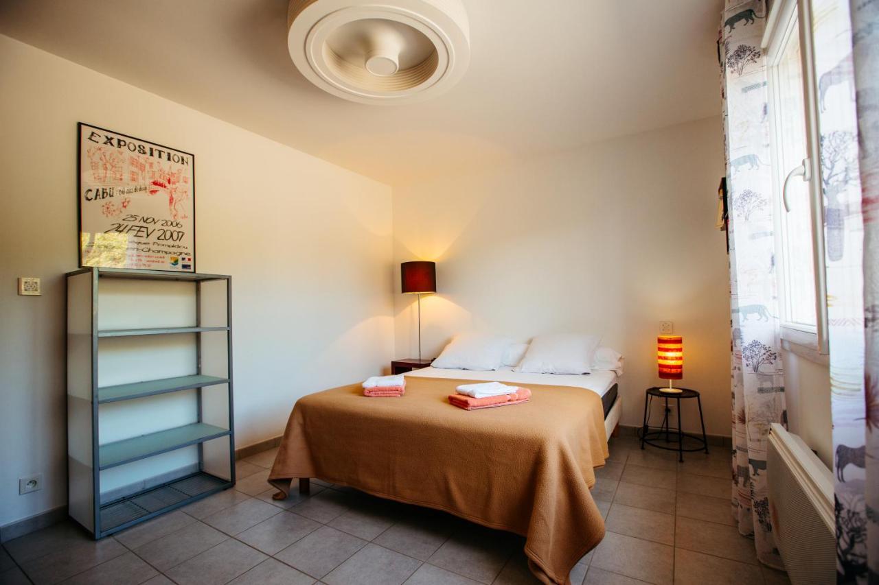 Les Villas De Perret Joyeuse Bagian luar foto