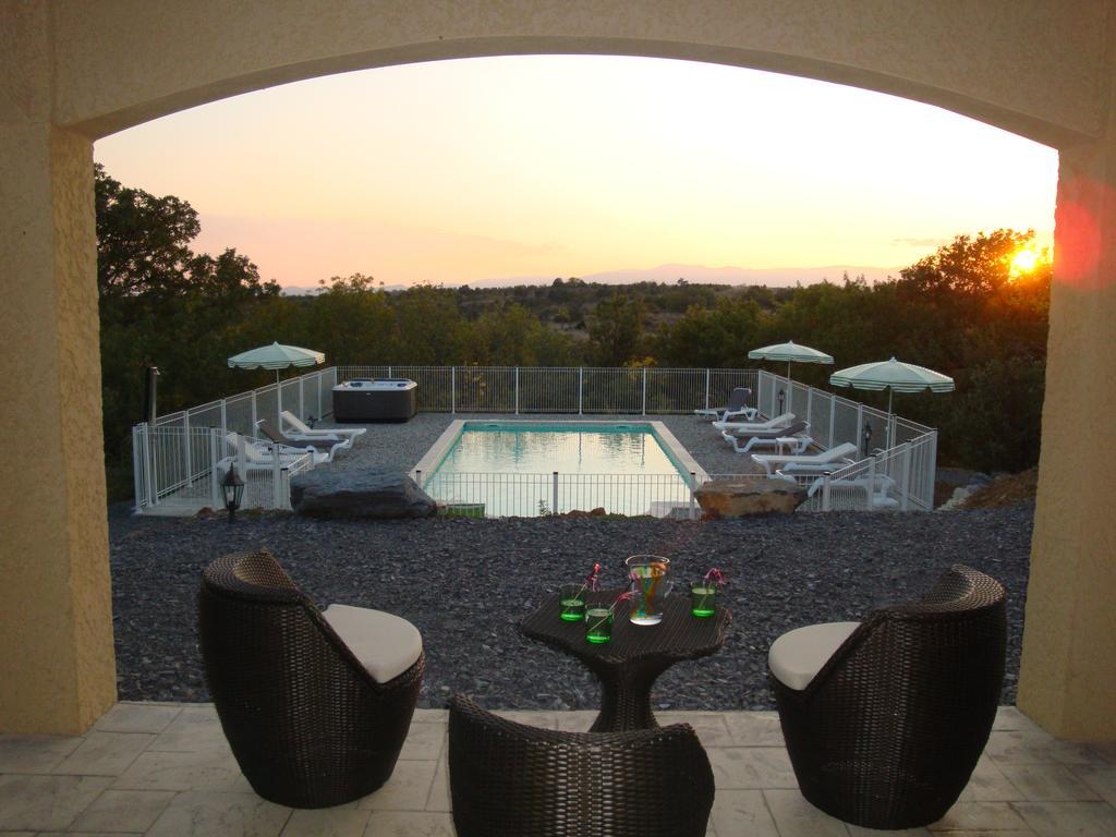 Les Villas De Perret Joyeuse Ruang foto