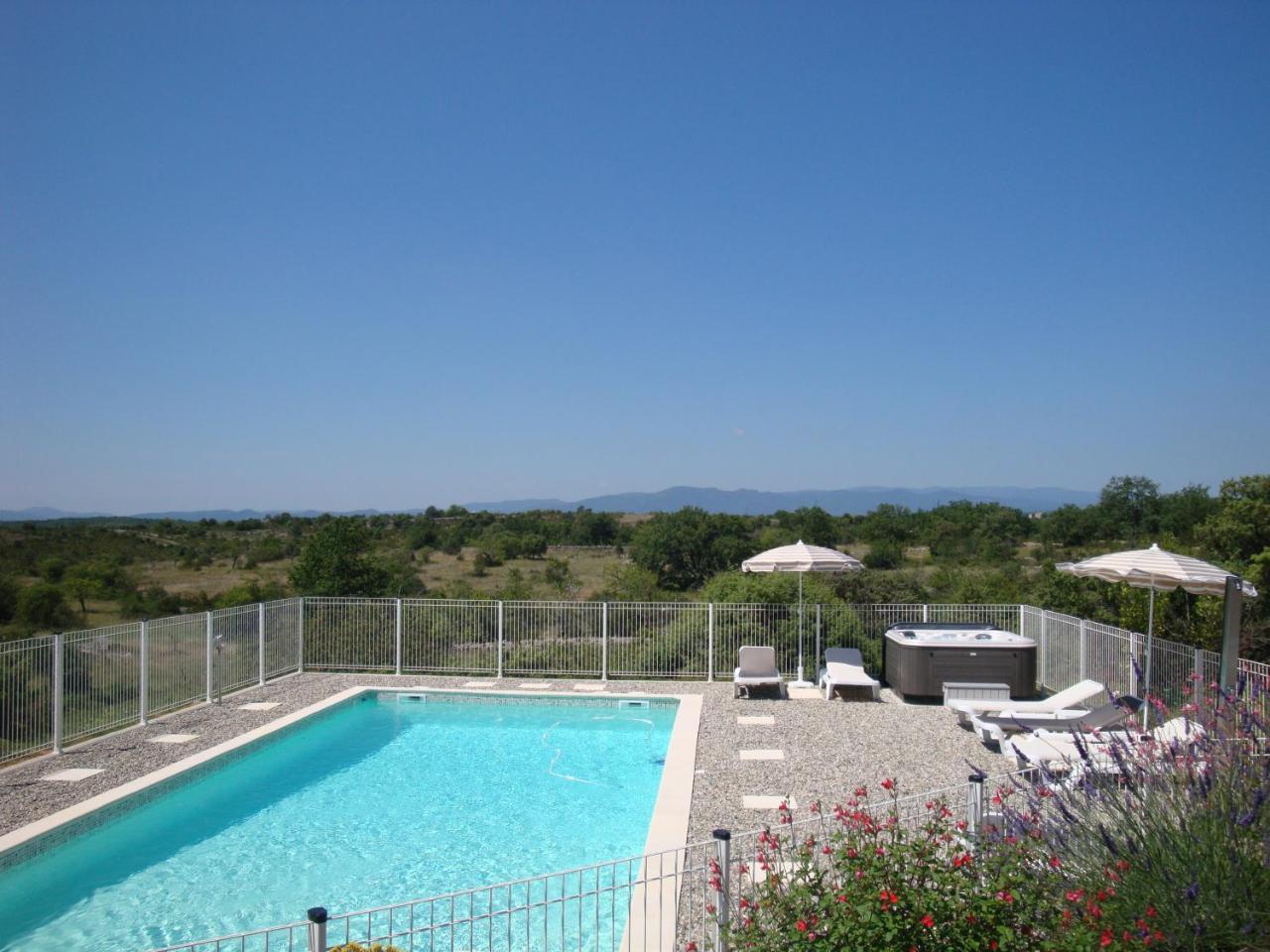 Les Villas De Perret Joyeuse Bagian luar foto