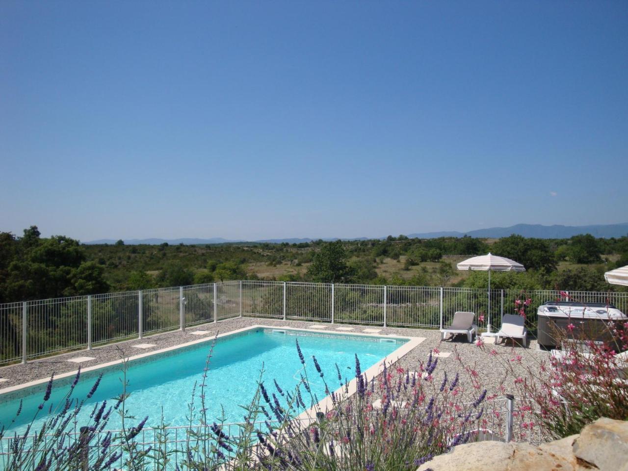 Les Villas De Perret Joyeuse Bagian luar foto